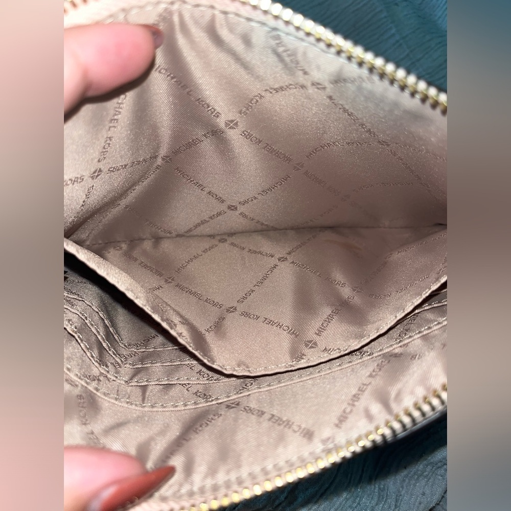 Michael Kors Giftables XL Zip Clutch Bag Saffiano Leather “Ballet” Heart Studs - Picture 6 of 12